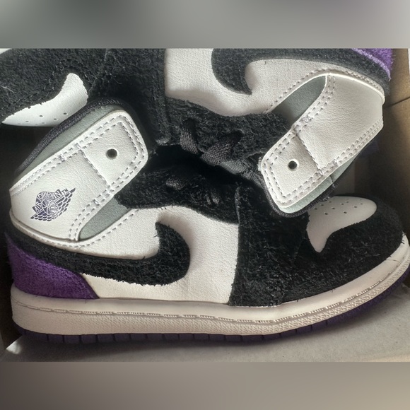 Brand new never worn Jordan 1 Mid SE Purple; size 10c - Picture 3 of 13